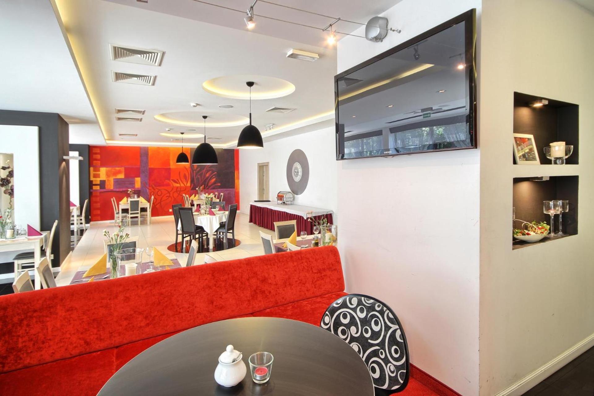 Hotel Zacisze Турава Екстериор снимка