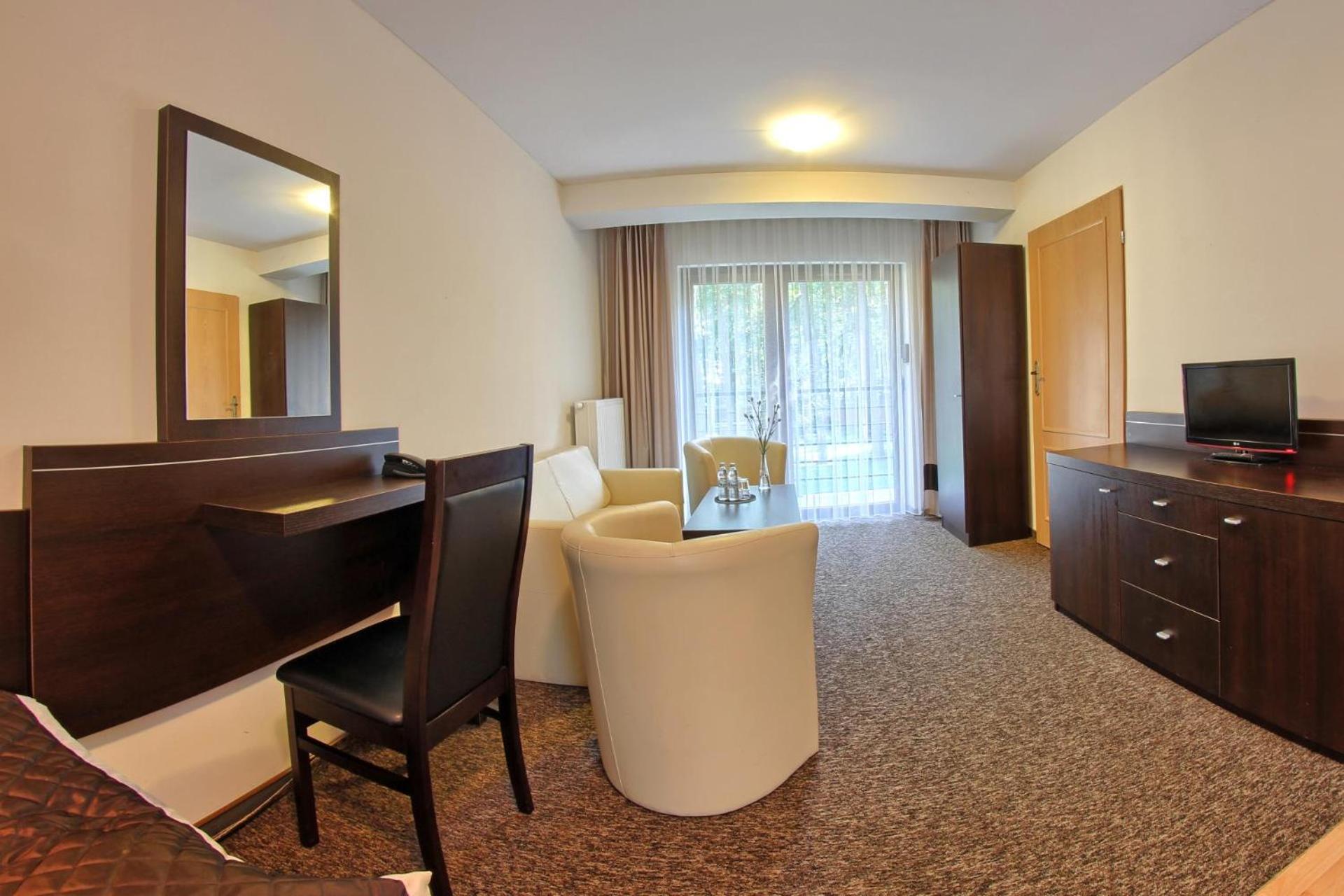 Hotel Zacisze Турава Екстериор снимка