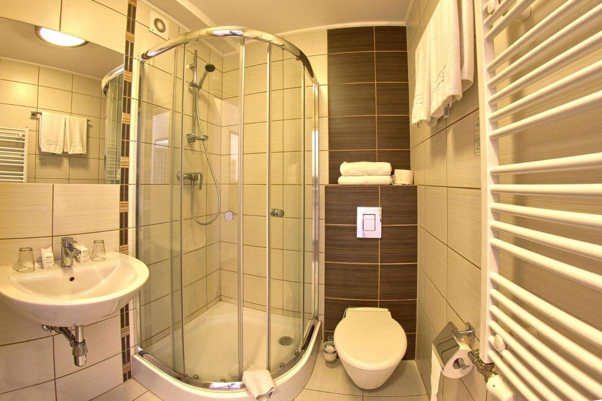 Hotel Zacisze Турава Екстериор снимка