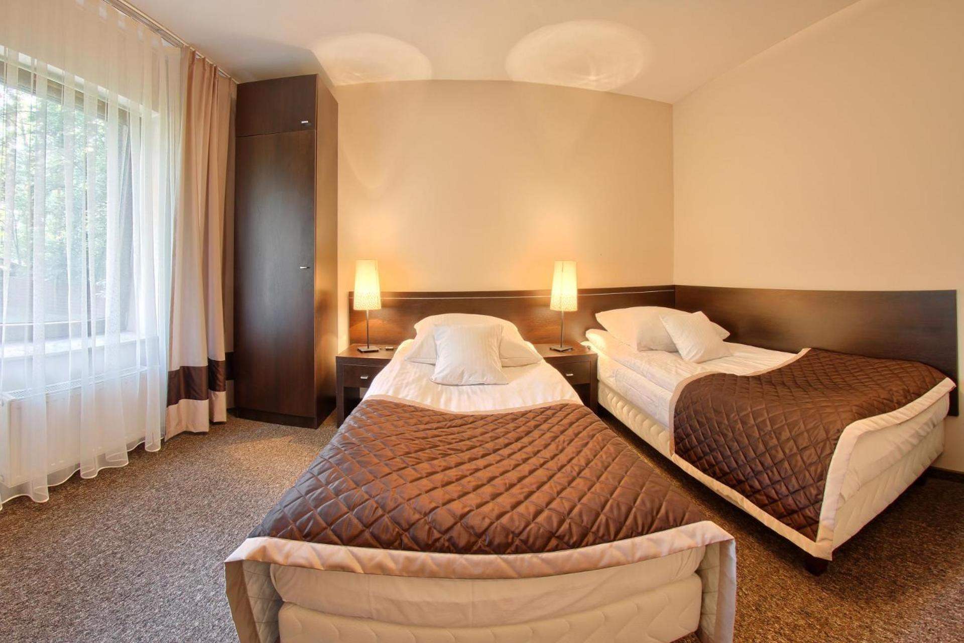 Hotel Zacisze Турава Екстериор снимка