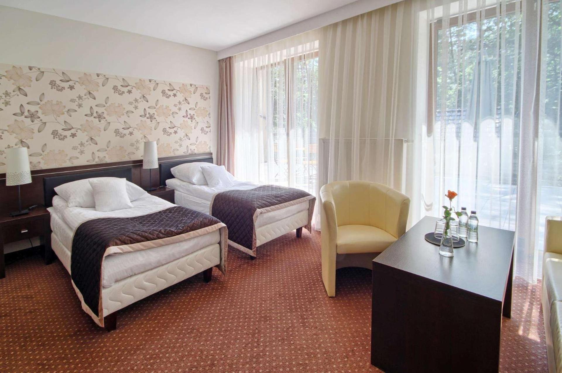 Hotel Zacisze Турава Екстериор снимка