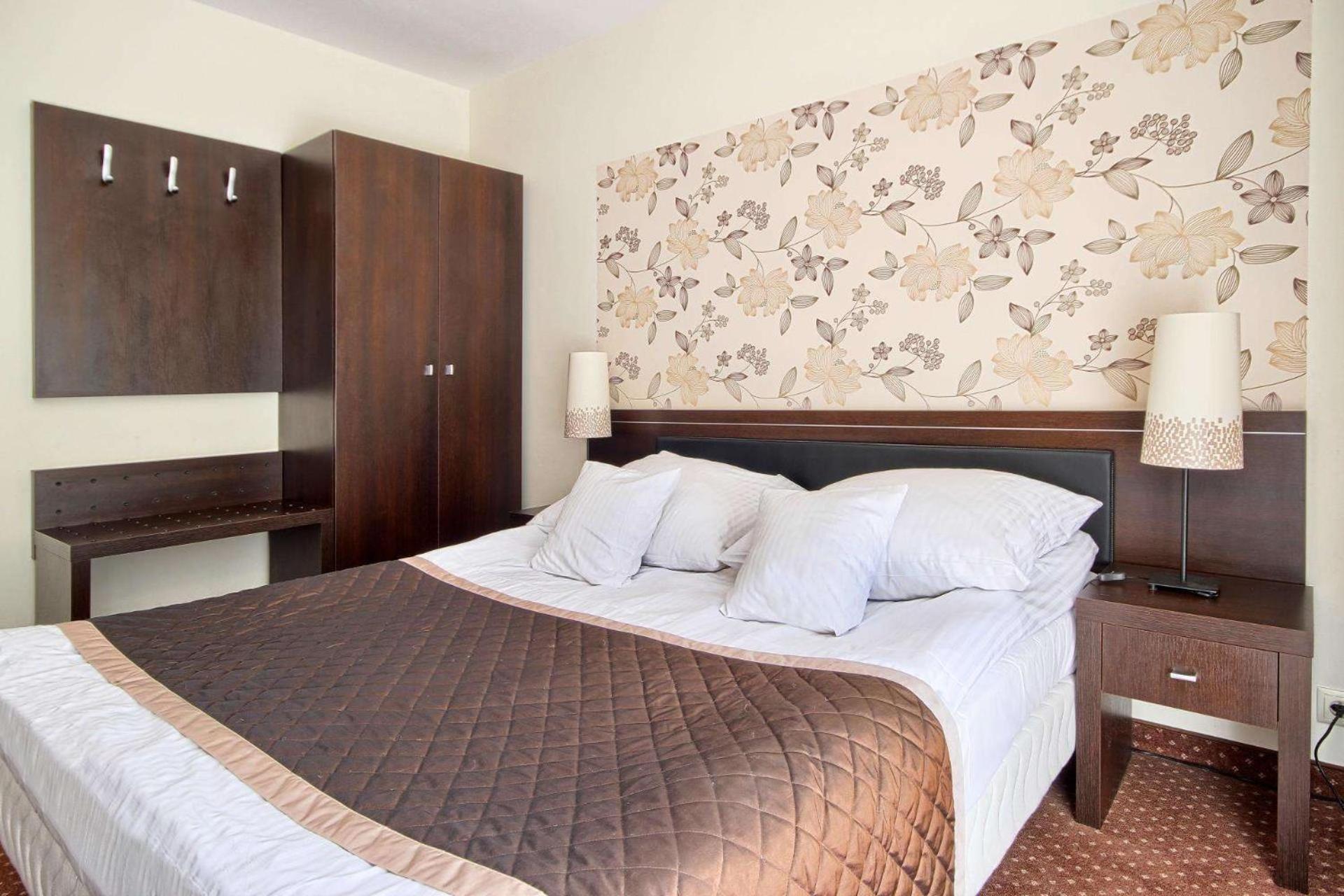 Hotel Zacisze Турава Екстериор снимка