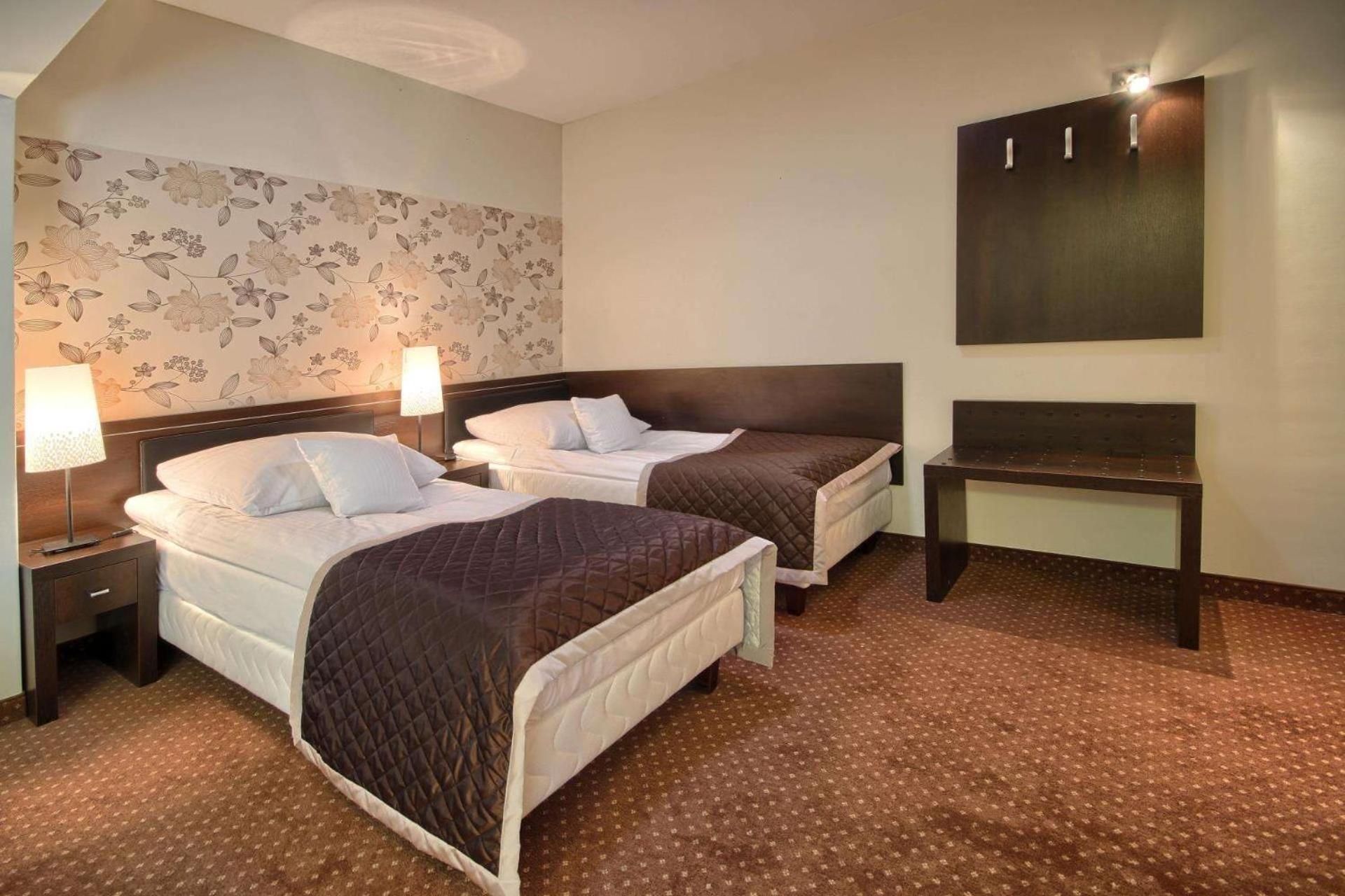 Hotel Zacisze Турава Екстериор снимка