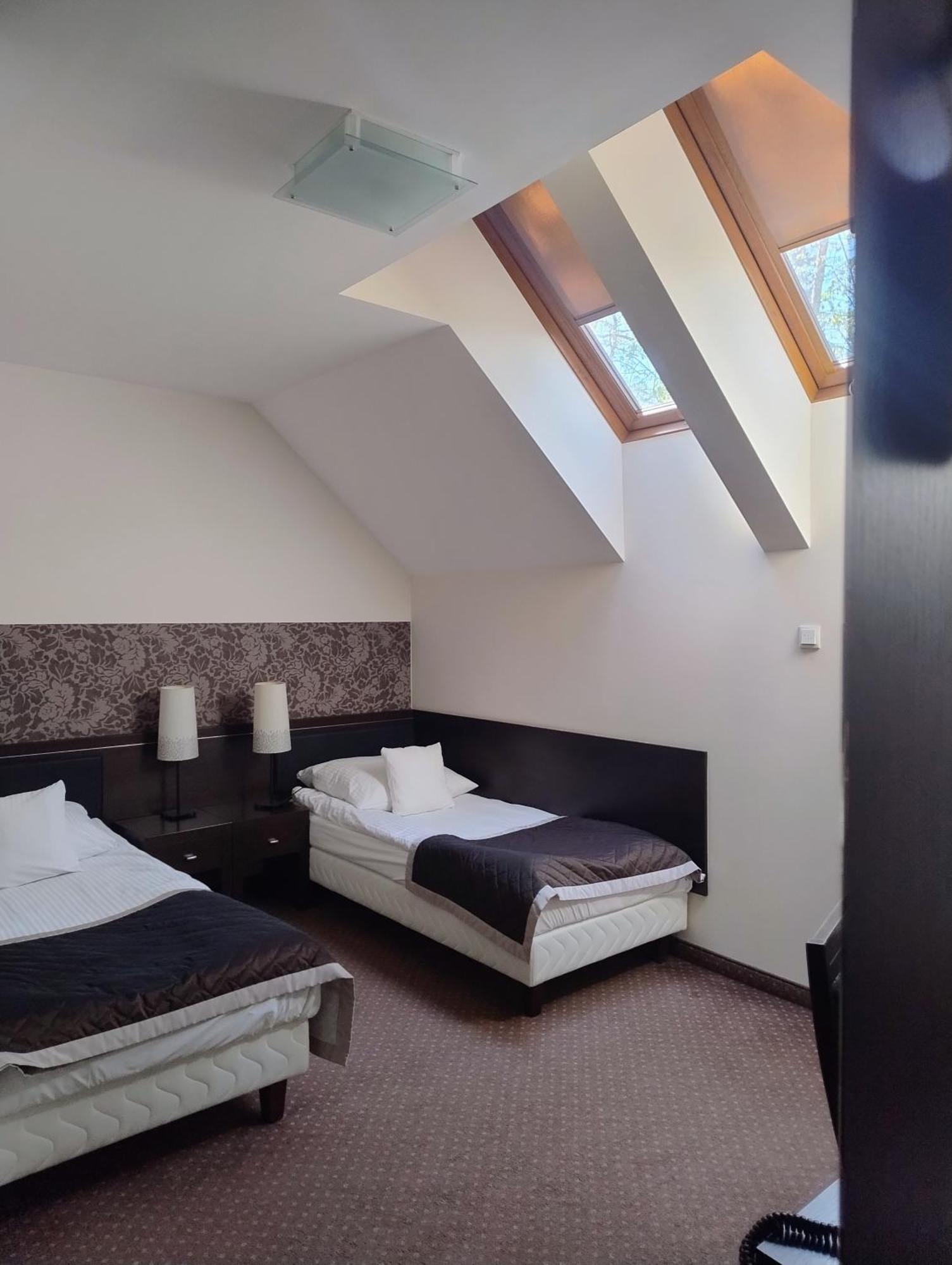 Hotel Zacisze Турава Екстериор снимка
