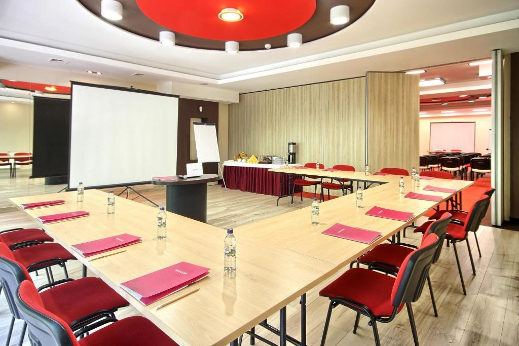 Hotel Zacisze Турава Екстериор снимка