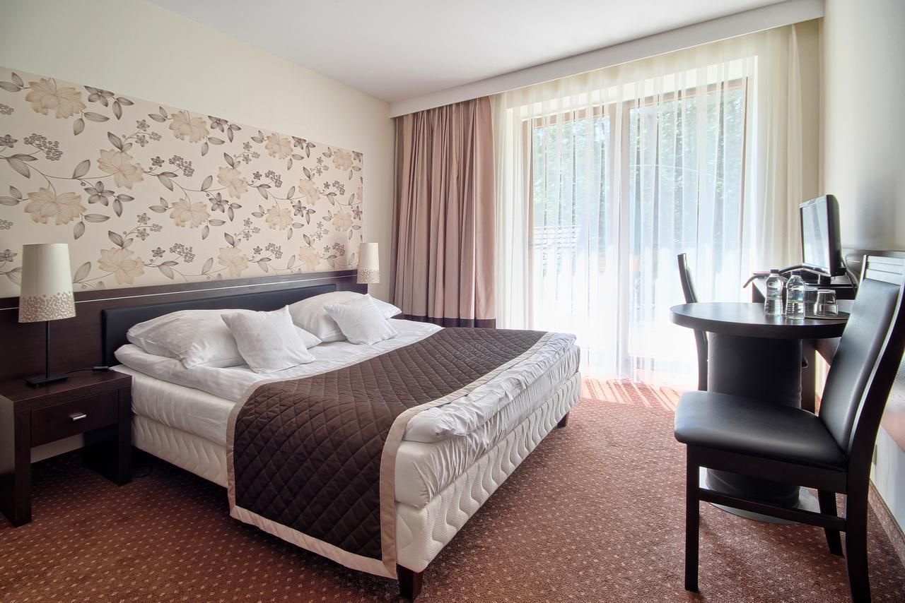 Hotel Zacisze Турава Екстериор снимка