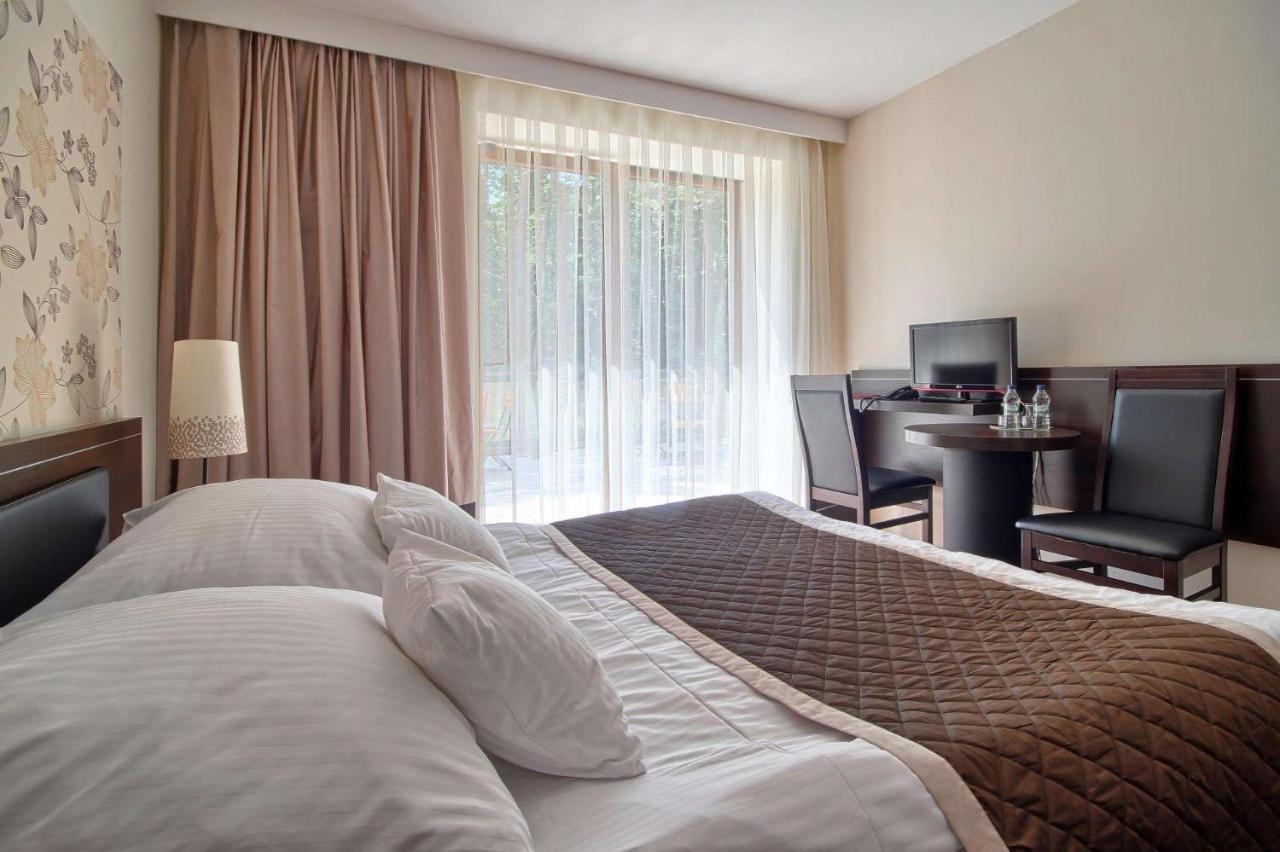 Hotel Zacisze Турава Екстериор снимка