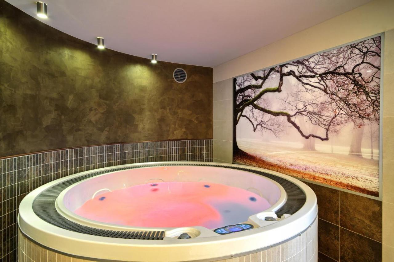 Hotel Zacisze Турава Екстериор снимка